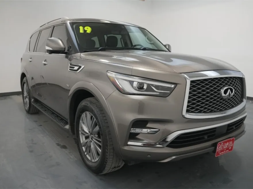 2019 Infiniti QX80 Luxe photo 1