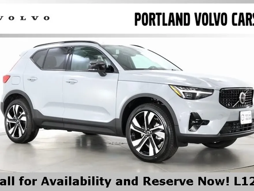 2025 Volvo XC40 photo 1