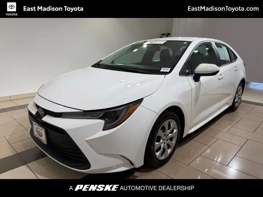 2023 Toyota Corolla LE photo 1