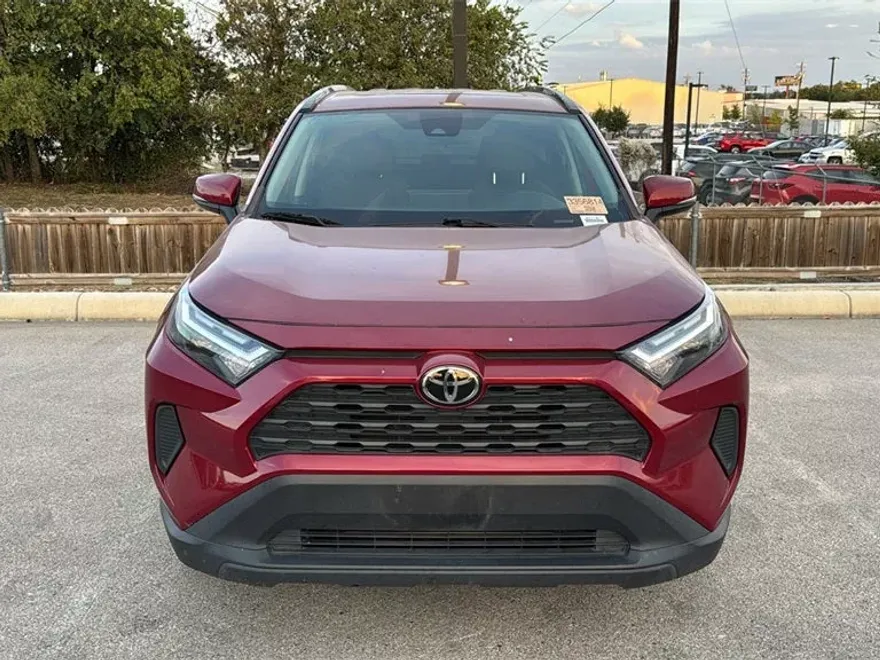 2023 Toyota RAV4 XLE photo 1