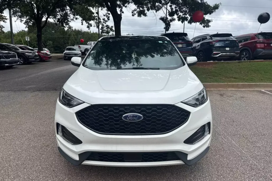 2020 Ford Edge SEL photo 1
