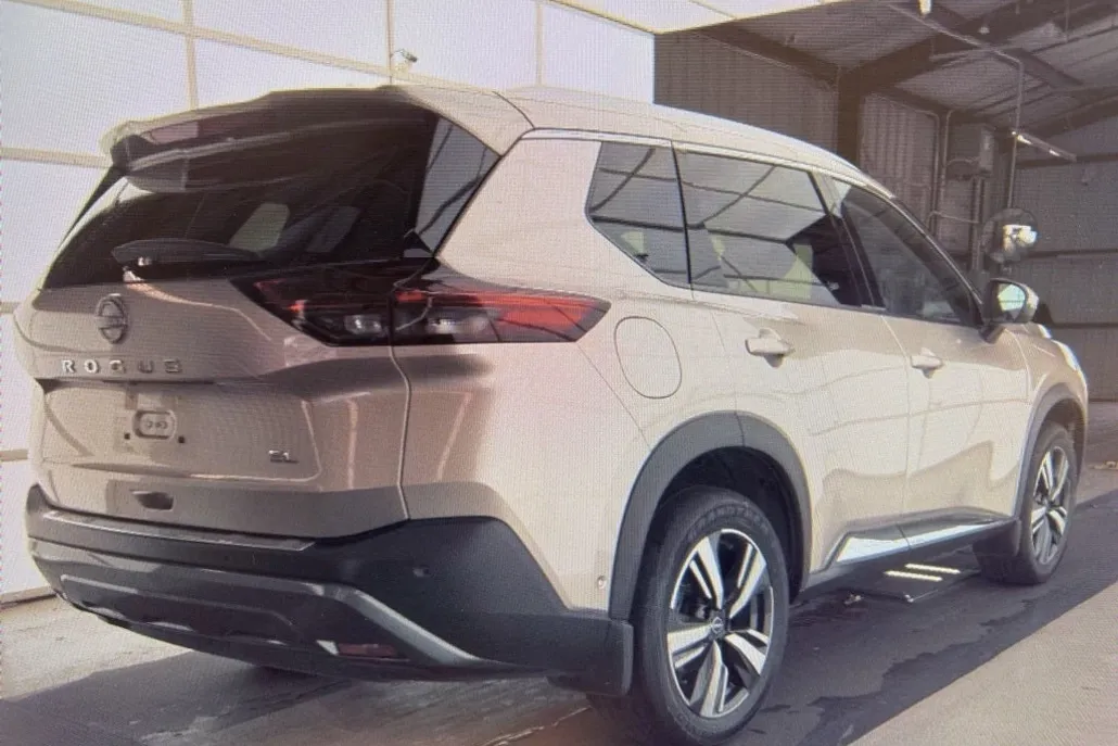 2023 Nissan Rogue SL photo 1