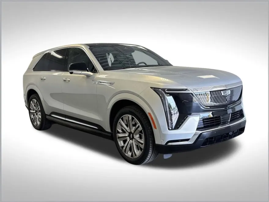2025 Cadillac Escalade IQ Luxury photo 1