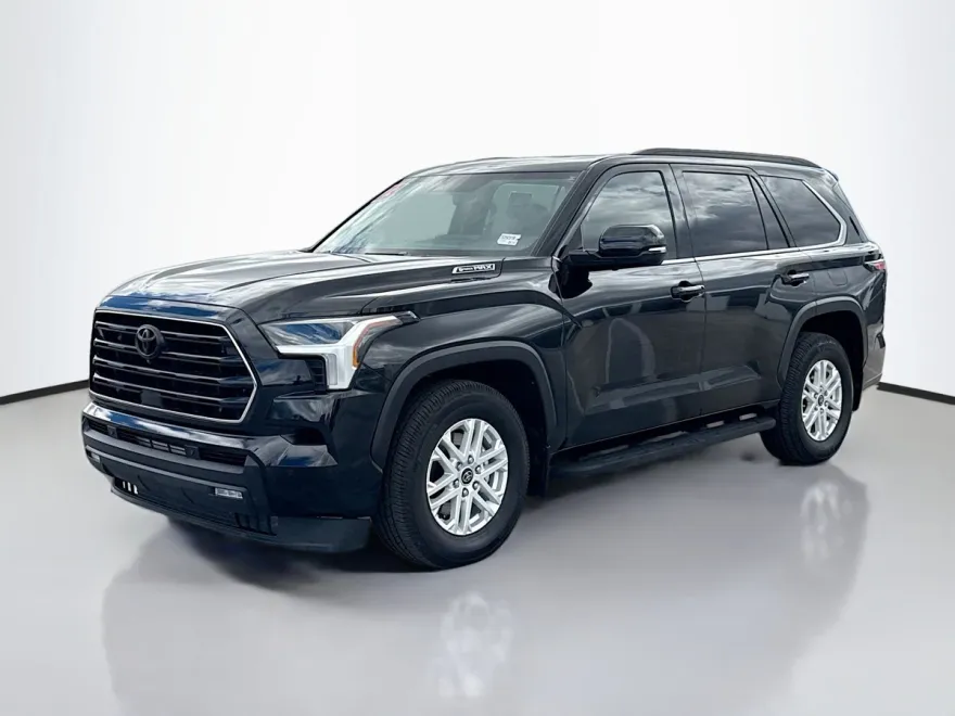 2023 Toyota Sequoia SR5 photo 1