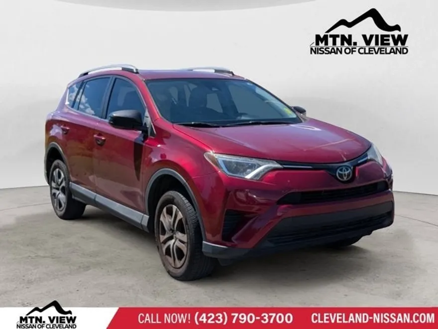 2018 Toyota RAV4 LE photo 1
