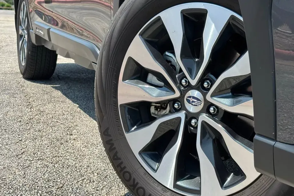 2025 Subaru Outback Touring photo 1