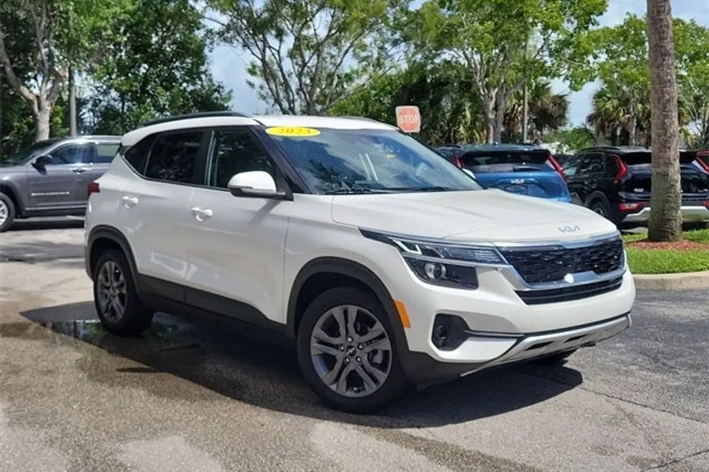 2023 Kia Seltos S photo 1