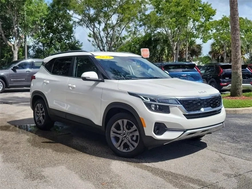 2023 Kia Seltos S photo 1