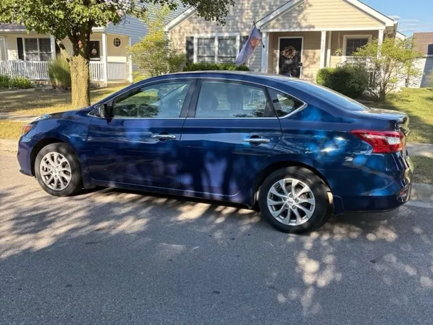 2019 Nissan Sentra SV photo 1