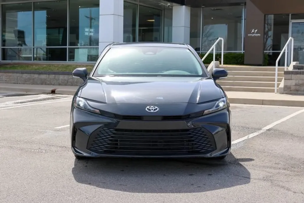 2025 Toyota Camry LE photo 1