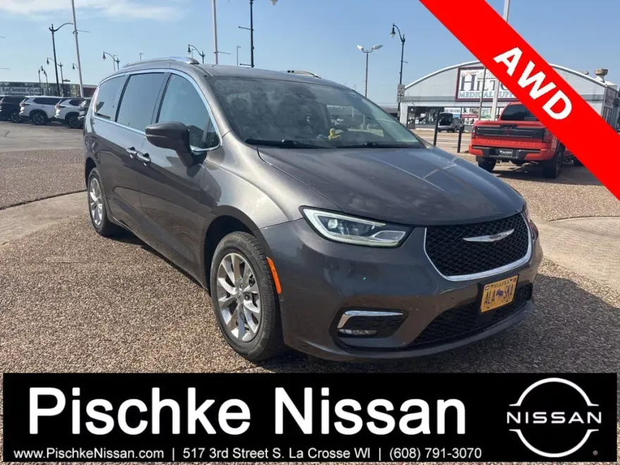 2021 Chrysler Pacifica Touring L photo 1