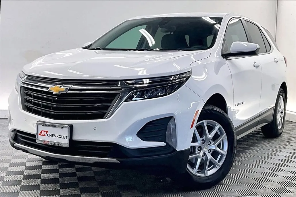 2023 Chevrolet Equinox LT photo 1
