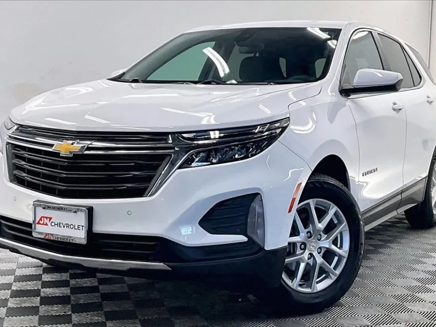 2023 Chevrolet Equinox LT photo 1