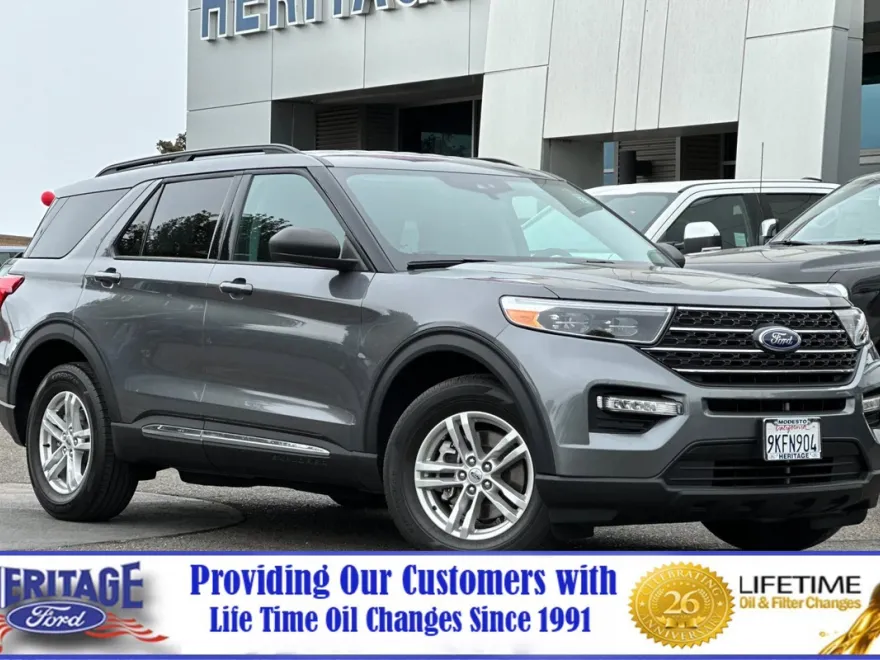 2023 Ford Explorer XLT photo 1
