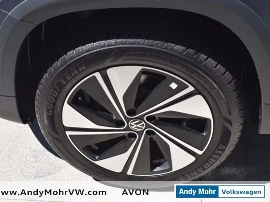 2024 Volkswagen Taos SE photo 6
