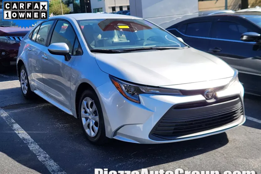 2023 Toyota Corolla LE photo 1