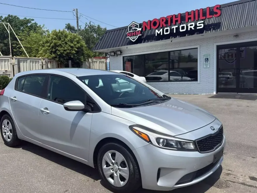 2017 Kia Forte LX photo 1