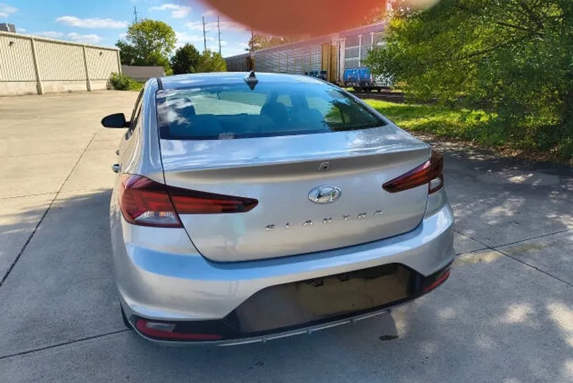 2020 Hyundai Elantra SEL photo 1
