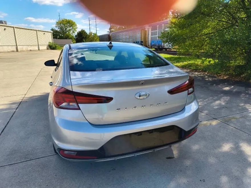 2020 Hyundai Elantra SEL photo 1