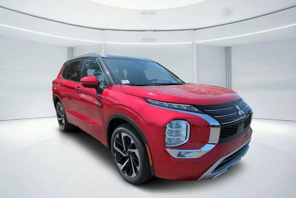2025 Mitsubishi Outlander SEL photo 1
