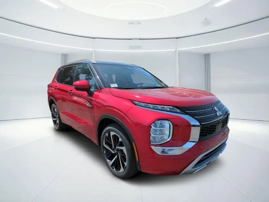 2025 Mitsubishi Outlander SEL photo 1