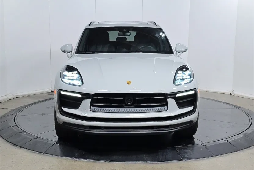 2026 Porsche Macan T photo 1