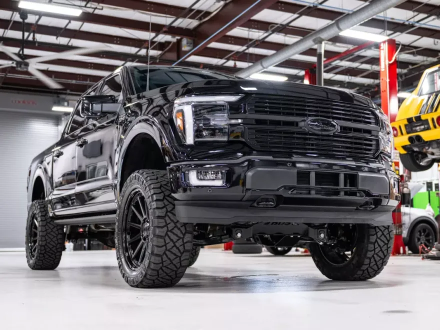 2025 Ford F-150 Platinum photo 1