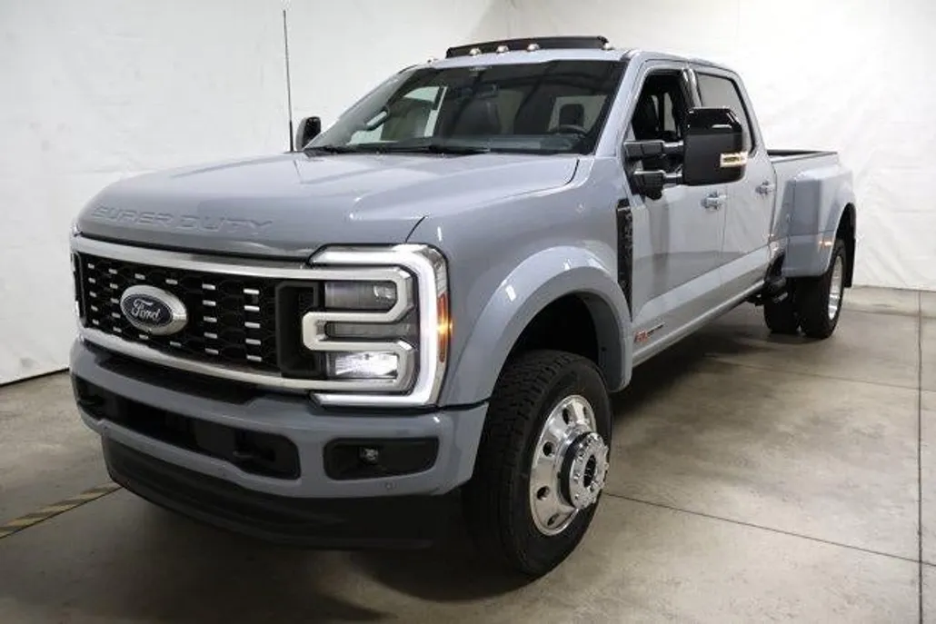 2026 Ford F-450 Platinum photo 1
