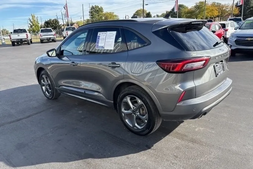 2023 Ford Escape ST-Line photo 1