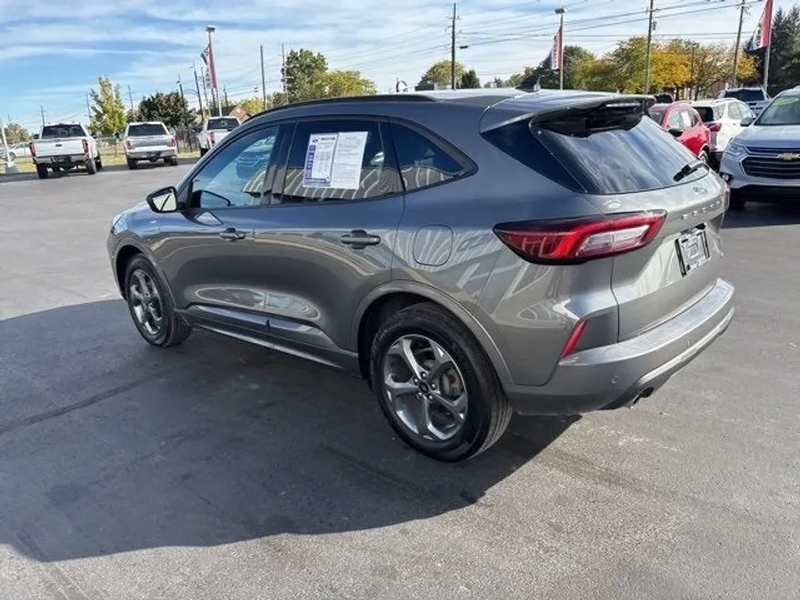 2023 Ford Escape ST-Line photo 1