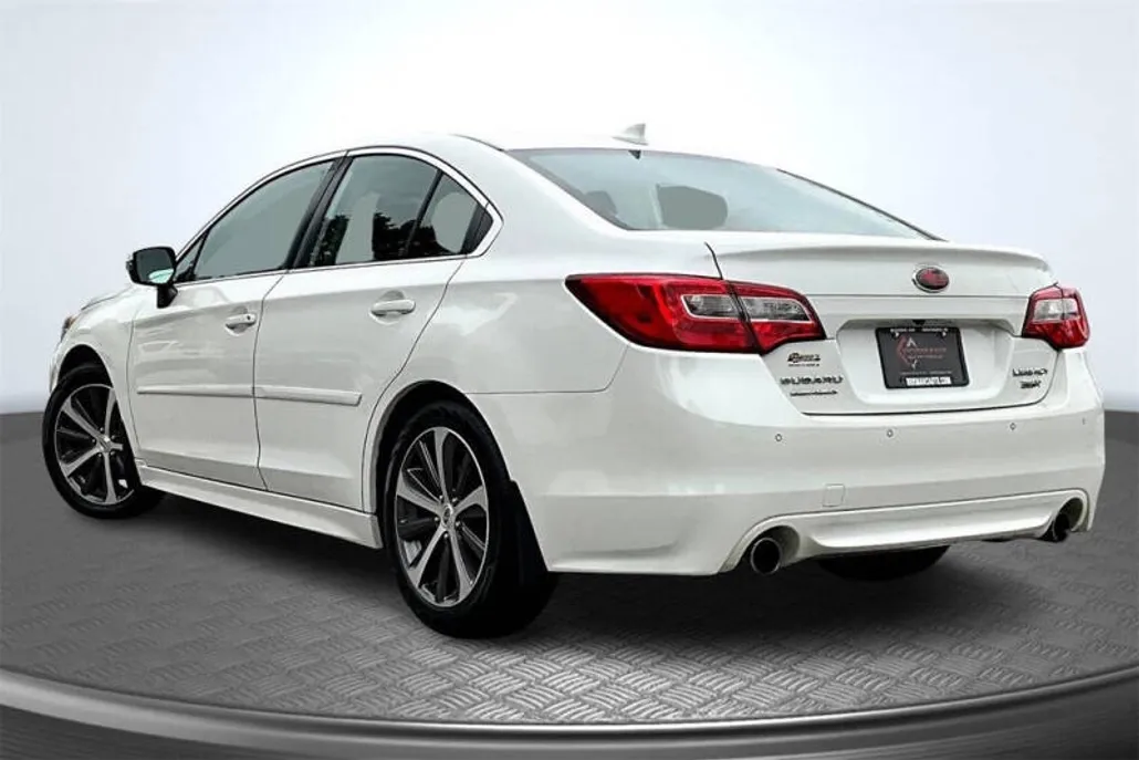 2017 Subaru Legacy 3.6R Limited photo 1