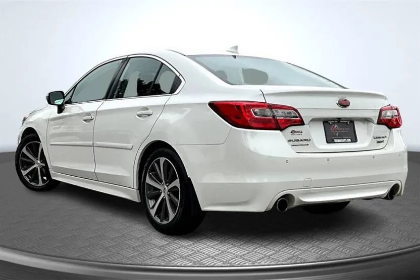 2017 Subaru Legacy 3.6R Limited photo 1