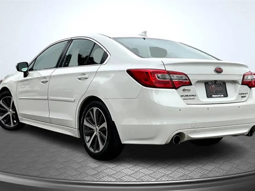 2017 Subaru Legacy 3.6R Limited photo 1