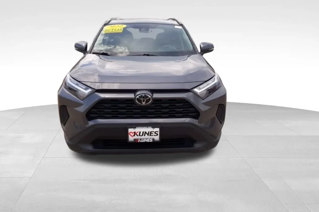 2022 Toyota RAV4 XLE photo 1