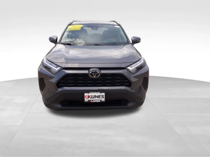 2022 Toyota RAV4 XLE photo 1