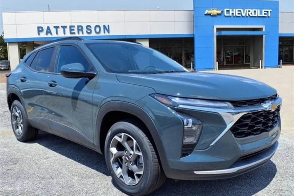 2025 Chevrolet Trax LT photo 1