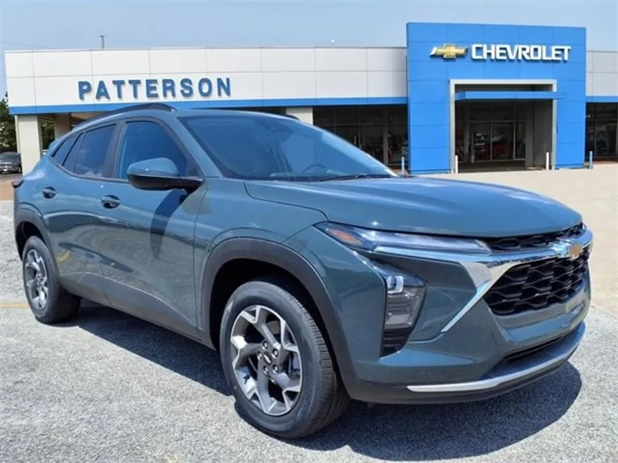 2025 Chevrolet Trax LT photo 1