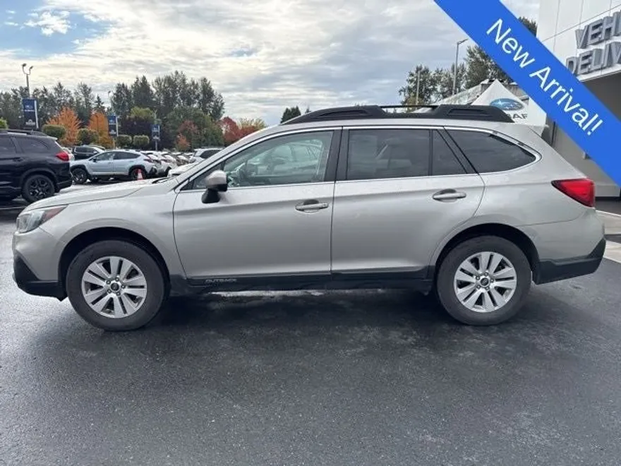 2019 Subaru Outback 2.5i Premium photo 1