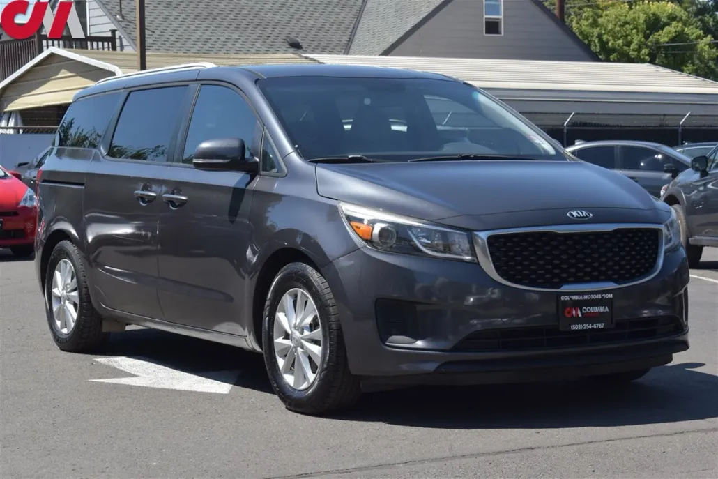 2016 Kia Sedona LX photo 1
