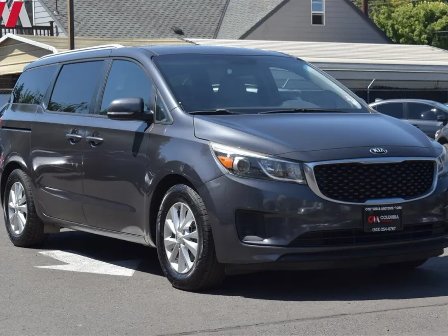 2016 Kia Sedona LX photo 1