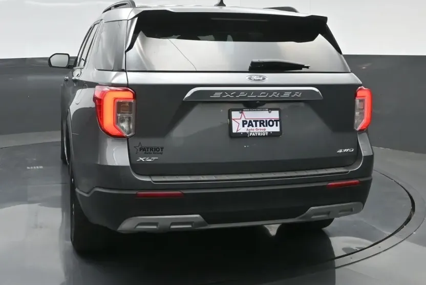 2023 Ford Explorer XLT photo 1