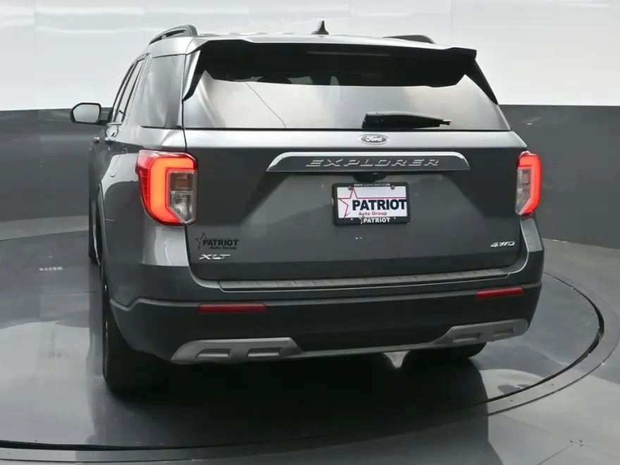2023 Ford Explorer XLT photo 1