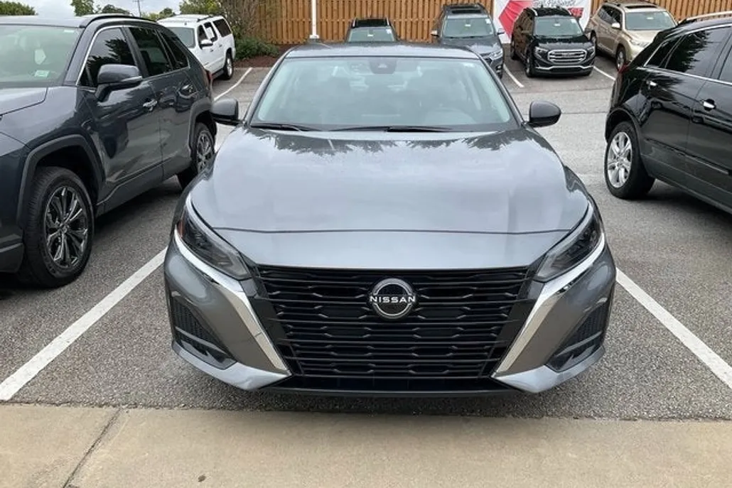 2024 Nissan Altima 2.5 SV photo 1
