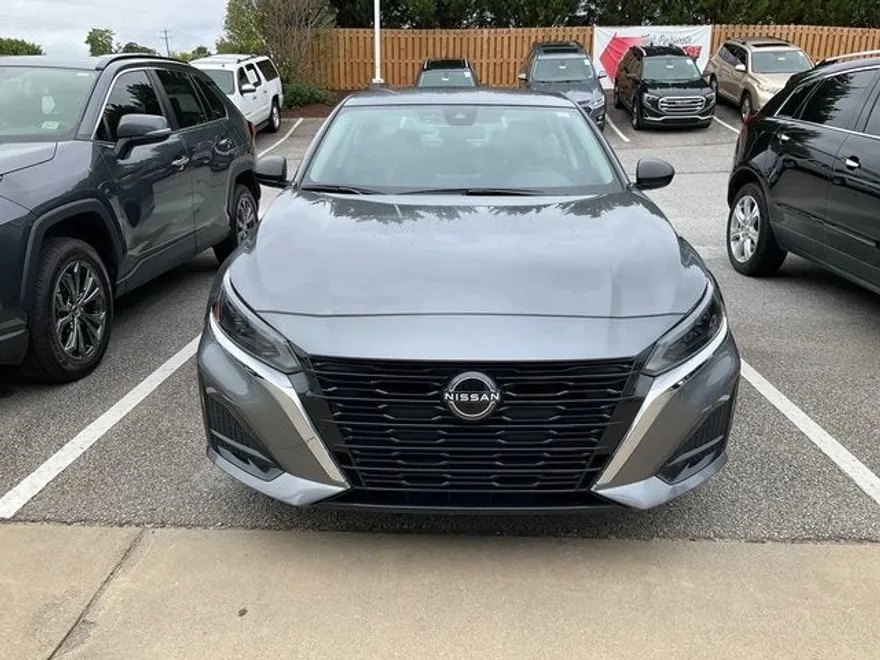 2024 Nissan Altima 2.5 SV photo 1