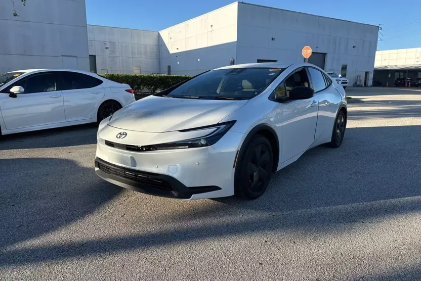 2024 Toyota Prius LE photo 1