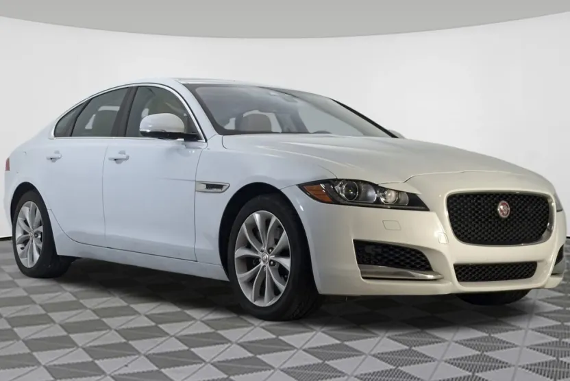 2018 Jaguar XF 25t Premium photo 1