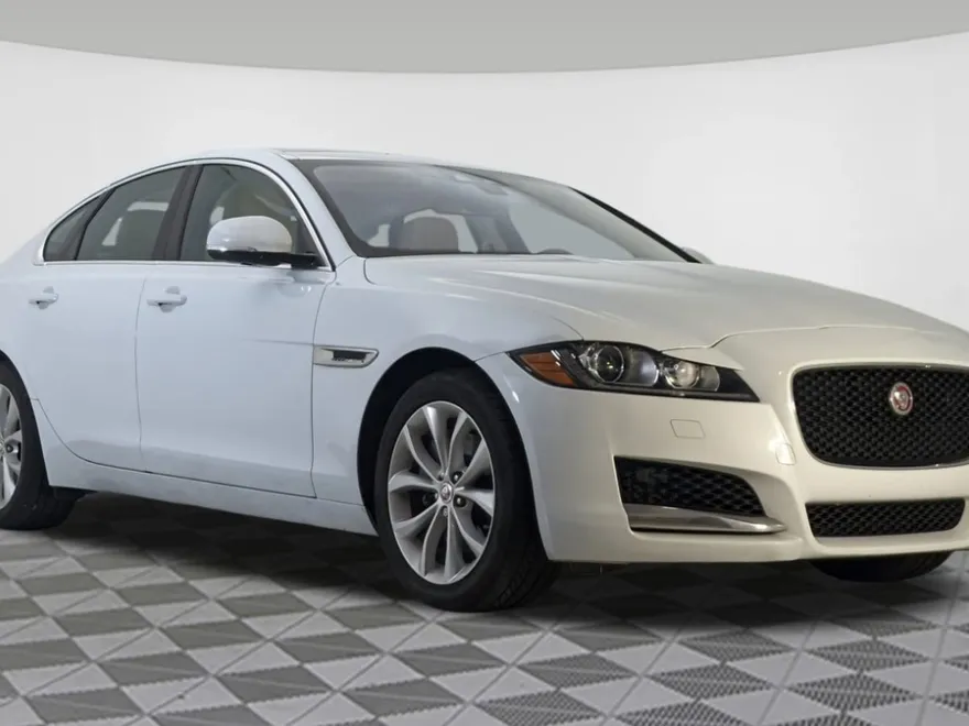 2018 Jaguar XF 25t Premium photo 1