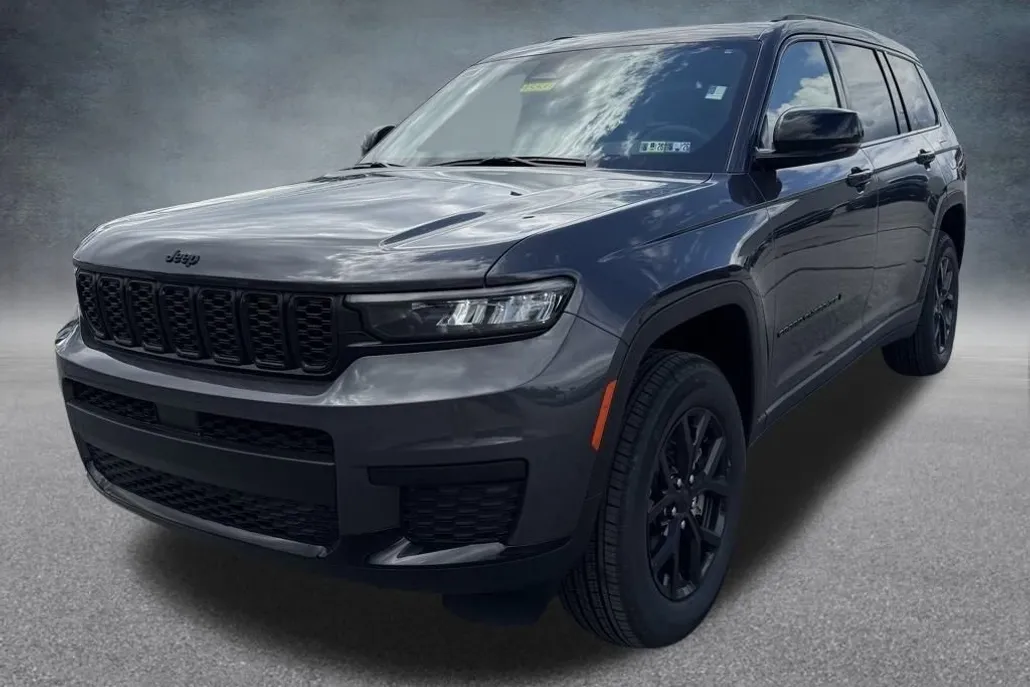 2025 Jeep Grand Cherokee Altitude photo 1