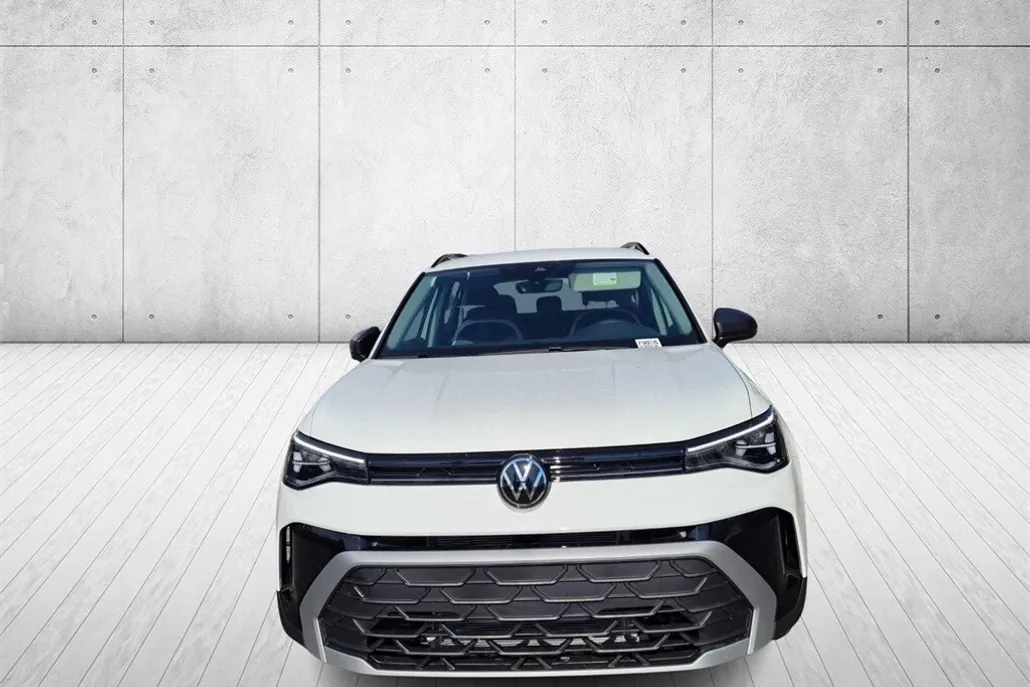 2025 Volkswagen Taos S photo 1