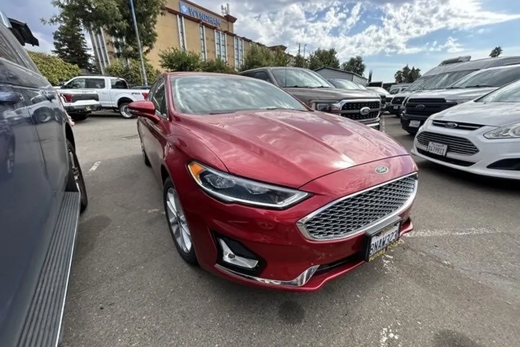 2020 Ford Fusion Energi Titanium photo 1